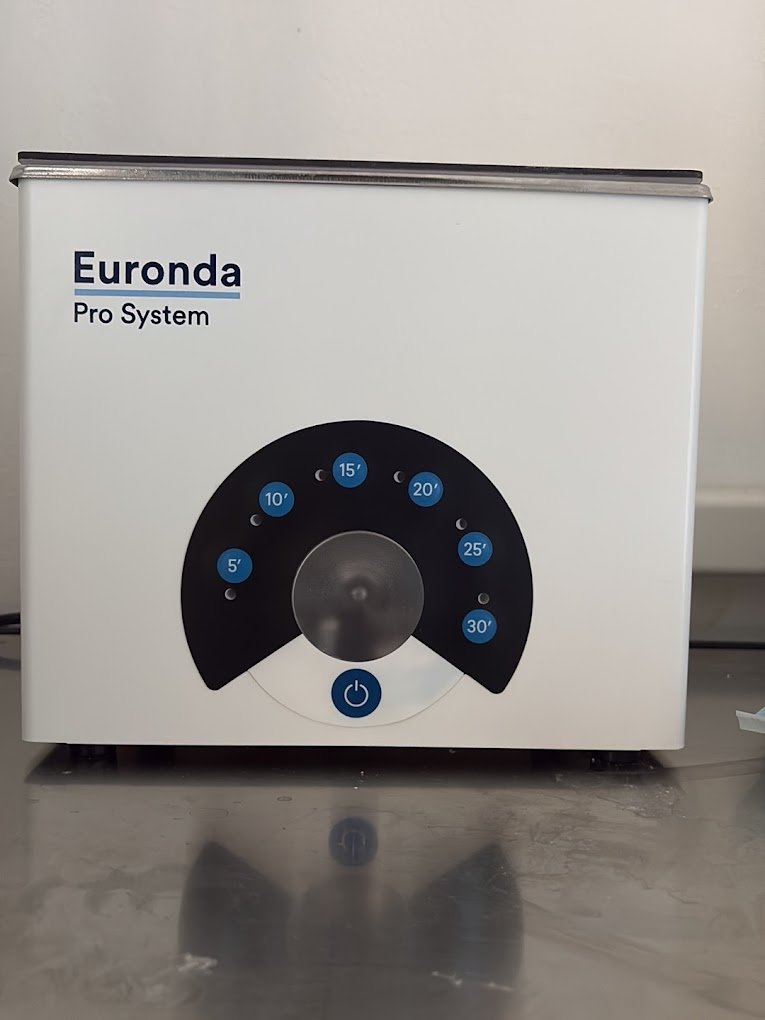 Vasca a ultrasuoni Euronda Pro System per la pulizia e disinfezione degli strumenti podologici
